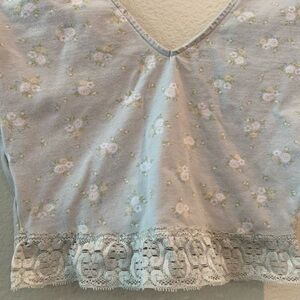 Top- floral long sleeve lace trim crop top sz. S/P light mint green.